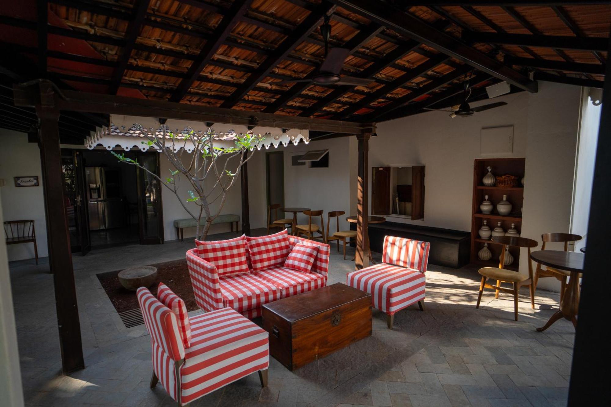 Hotel The Project Cafe Aldona Exterior foto